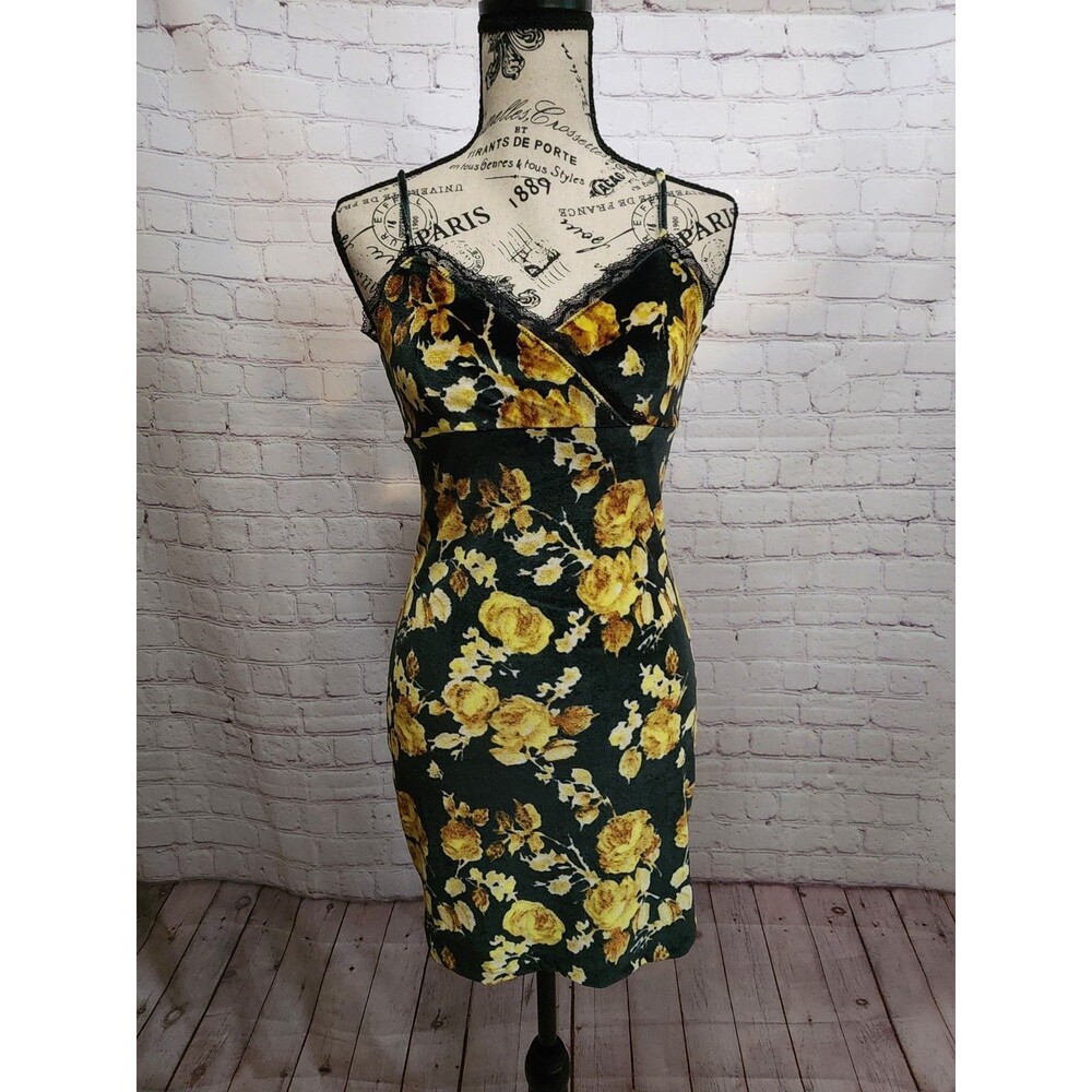 Urban Outfitters Bernadette Slip Dress Womens Small Black Floral Velvet Lace
